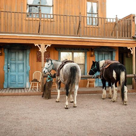 Tombstone Monument Guest Ranch Hotell Exteriör bild